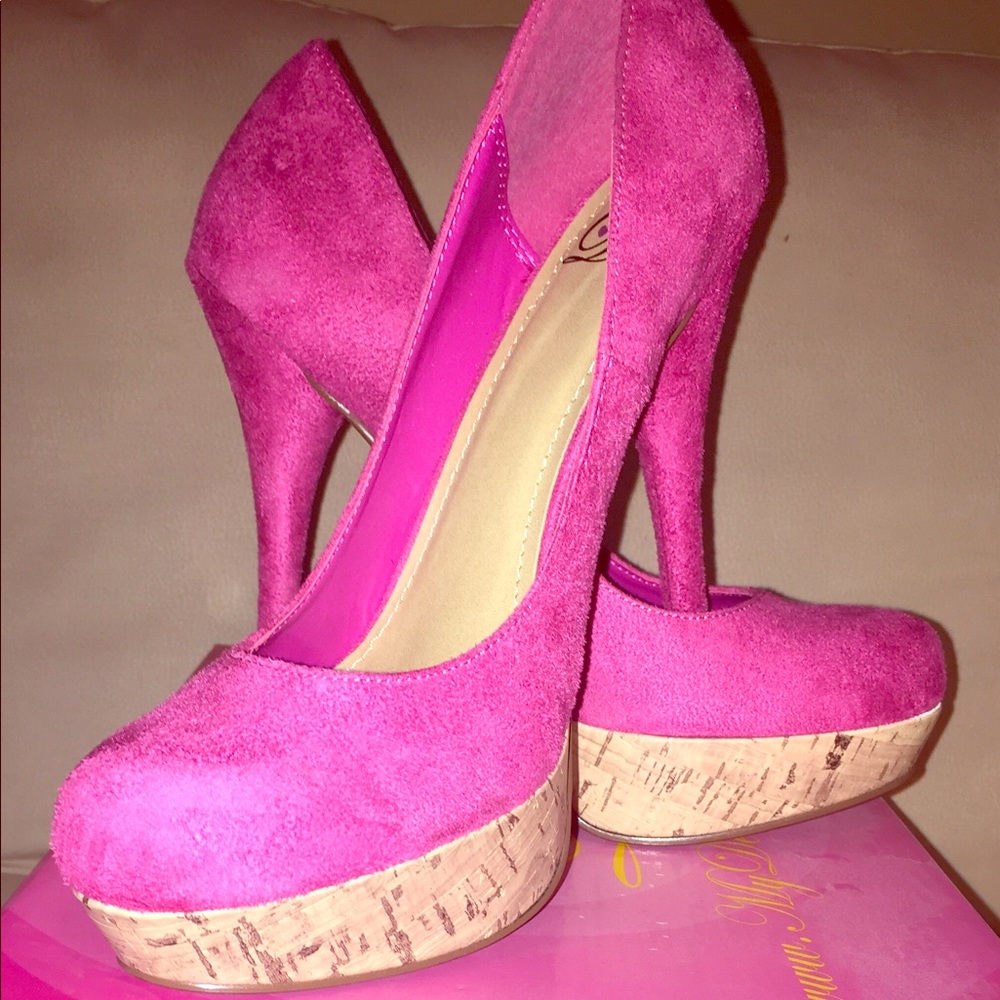 NWOT Women’s Fuchsia Platform High Heels